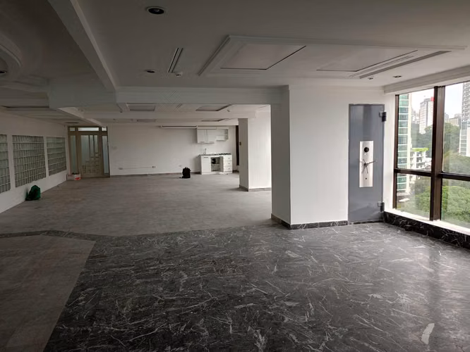 Alquileres de Oficina y Venta del Piso Completo en Av.Balboa