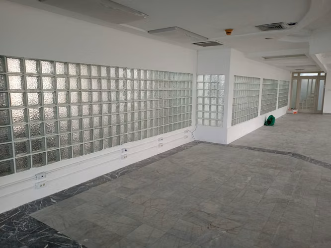 Alquileres de Oficina y Venta del Piso Completo en Av.Balboa