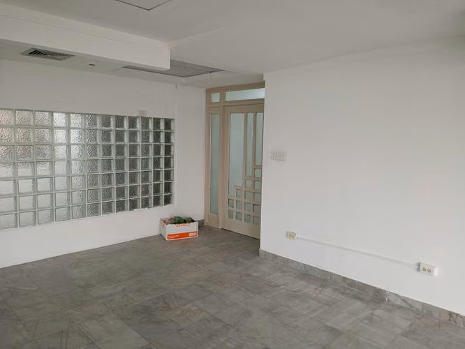 Alquileres de Oficina y Venta del Piso Completo en Av.Balboa
