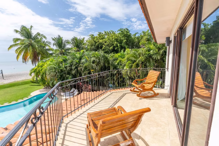 Hermosa Casa Frente al Mar en Venta en Buenaventura