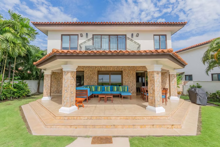 Hermosa Casa Frente al Mar en Venta en Buenaventura