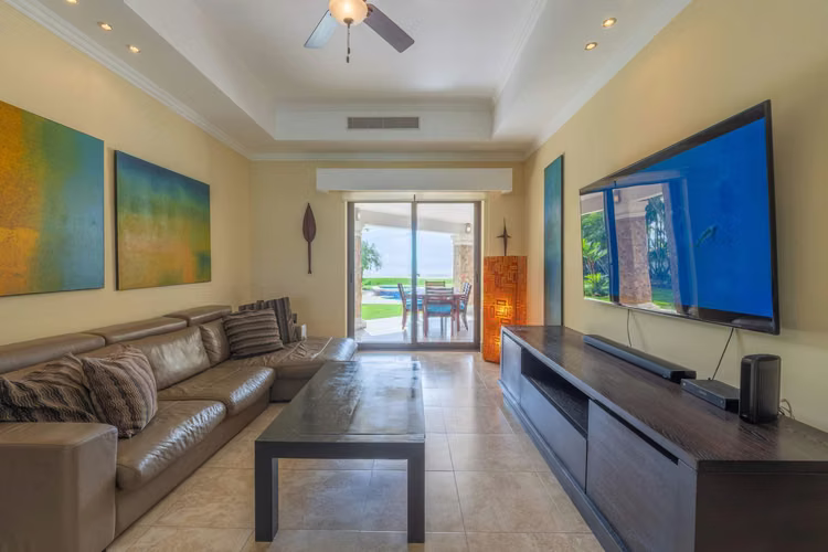 Hermosa Casa Frente al Mar en Venta en Buenaventura