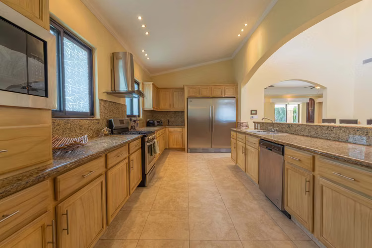 Hermosa Casa Frente al Mar en Venta en Buenaventura