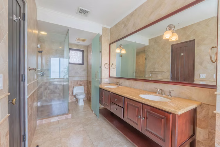 Hermosa Casa Frente al Mar en Venta en Buenaventura