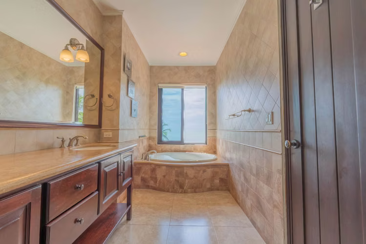 Hermosa Casa Frente al Mar en Venta en Buenaventura