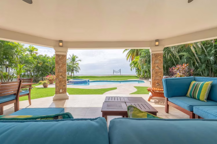 Hermosa Casa Frente al Mar en Venta en Buenaventura