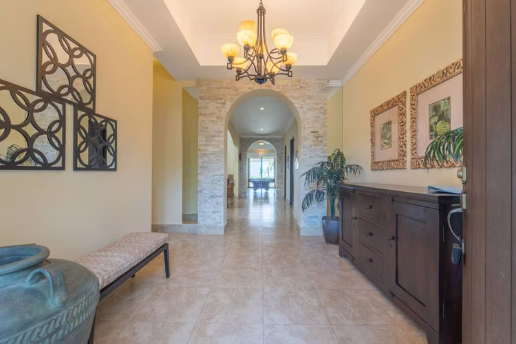 Hermosa Casa Frente al Mar en Venta en Buenaventura