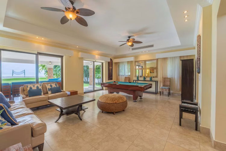 Hermosa Casa Frente al Mar en Venta en Buenaventura