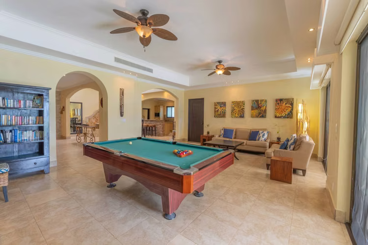Hermosa Casa Frente al Mar en Venta en Buenaventura