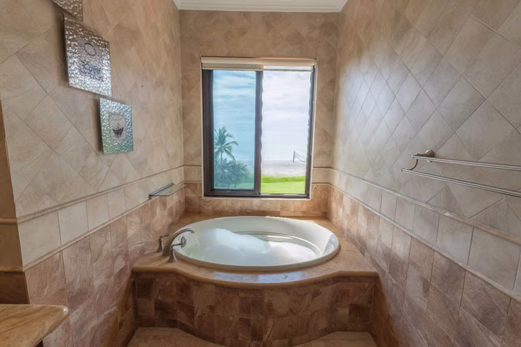Hermosa Casa Frente al Mar en Venta en Buenaventura