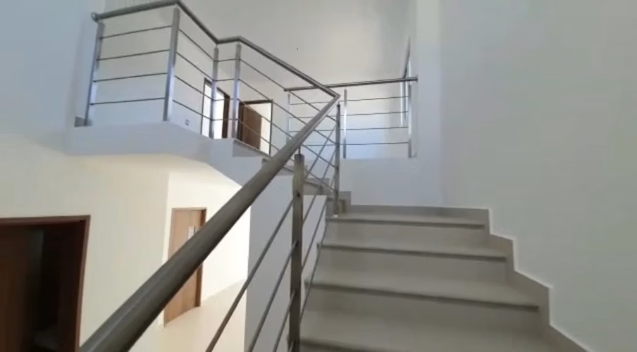 VIA CENTENARIO CASAS DE 2 NIVELES 3, 4 y 5 Recamaras 219m2 hasta 331m2