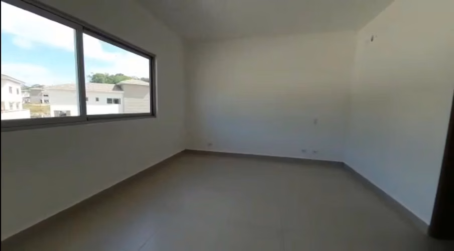 VIA CENTENARIO CASAS DE 2 NIVELES 3, 4 y 5 Recamaras 219m2 hasta 331m2