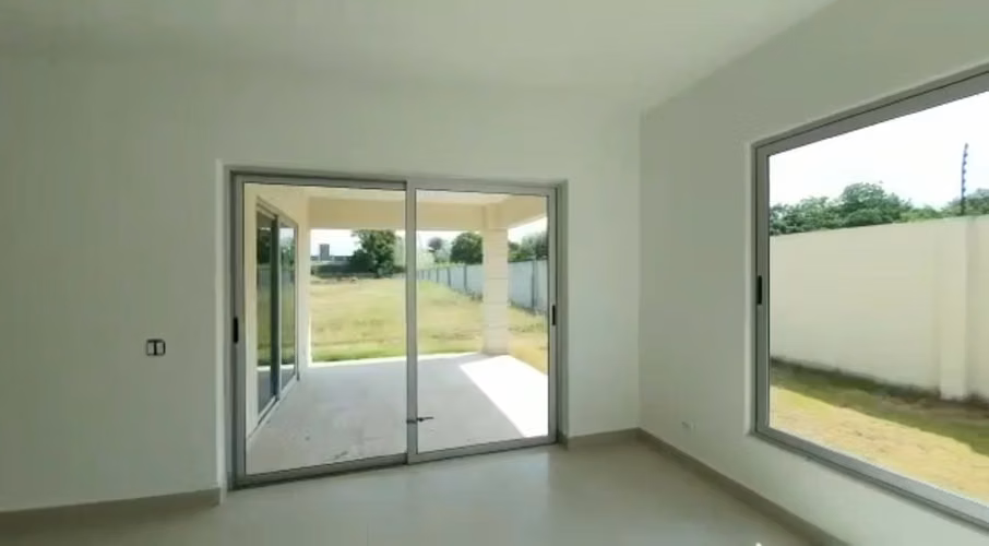 VIA CENTENARIO CASAS DE 2 NIVELES 3, 4 y 5 Recamaras 219m2 hasta 331m2