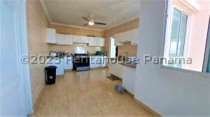 Venta de Apartamento con 330m2 en San Francisco PH Emporium Tower 26-4526SR