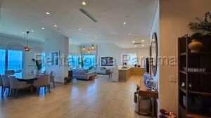 Venta de Apartamento con 310m2 en Maria Chiquita PH Playa Escondida 26-4532SR