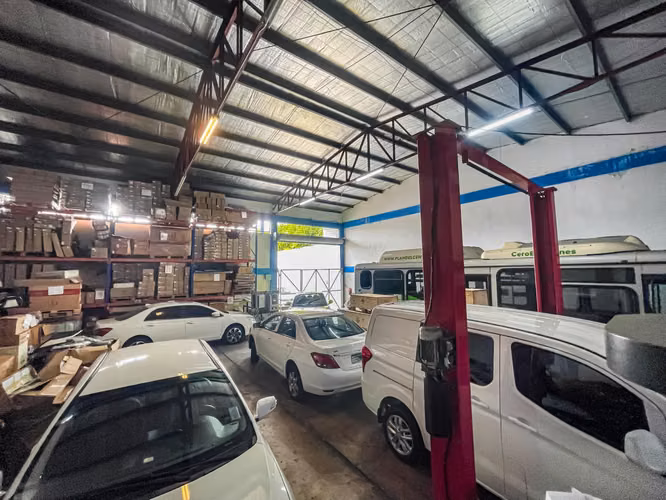 Alquiler de Local + Bodega comercial frente a Transístmica