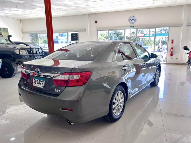 2013 Toyota Camry Hybrid Full Extra Solo 37,000 KMS En Pedasi