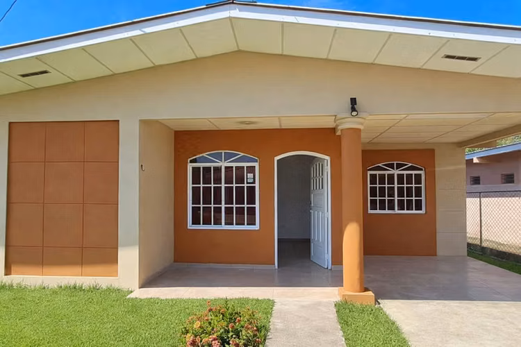 (6)-CASA EN VENTA EN MONAGRILLO, CHITRÉ – EXCELENTE UBICACIÓN Y GRAN TERRENO