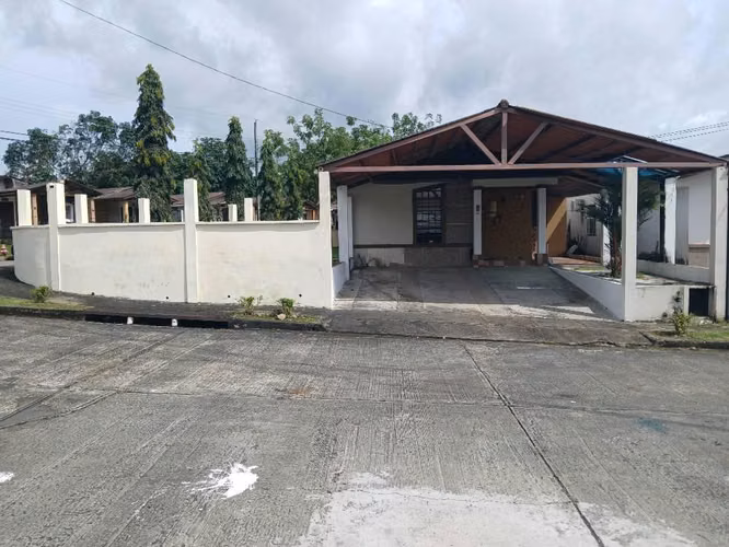 SE VENDE CASA PH VALLES DEL LAGO