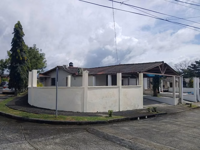 SE VENDE CASA PH VALLES DEL LAGO