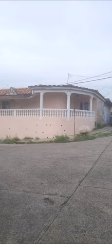 VENDO CASA EN VILLA LUCRE ESQUINA 175,000.00