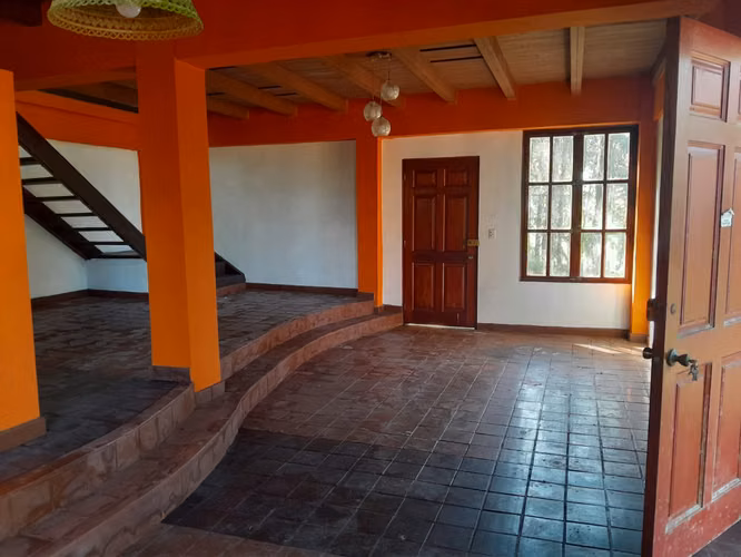 Venta de Casa con Amplio Terreno en Cerro Azul