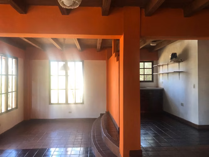 Venta de Casa con Amplio Terreno en Cerro Azul