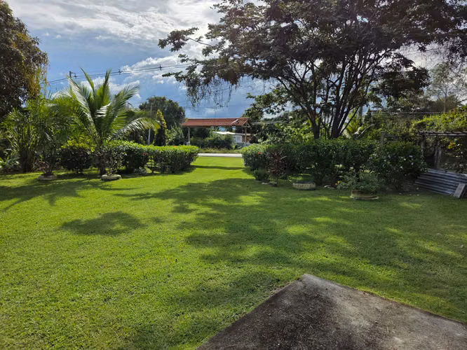 CASA MAS TERRENO SOBRE LA PANAMERICANA, IDEAL PARA NEGOCIO