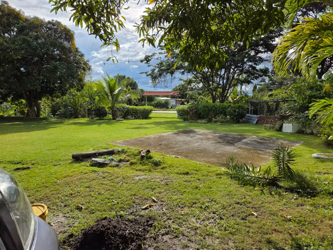 CASA MAS TERRENO SOBRE LA PANAMERICANA, IDEAL PARA NEGOCIO