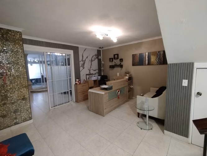 Casa Comercial en Venta en Parque Lefevre | 302 m² | Ideal Oficina o Inversión