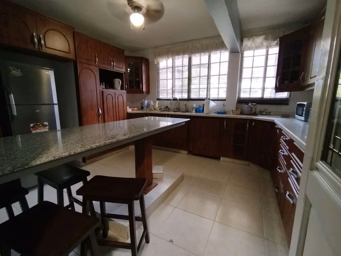 Casa Comercial en Venta en Parque Lefevre | 302 m² | Ideal Oficina o Inversión