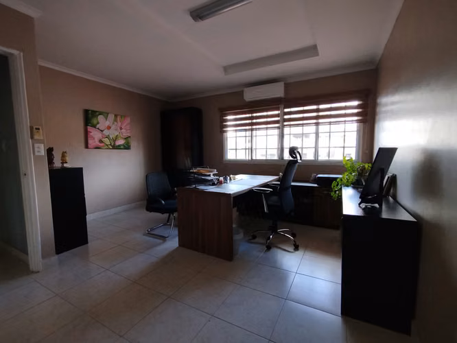 Casa Comercial en Venta en Parque Lefevre | 302 m² | Ideal Oficina o Inversión