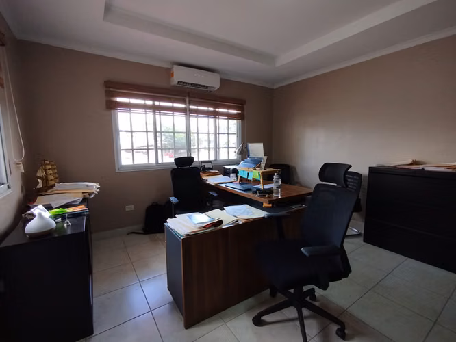 Casa Comercial en Venta en Parque Lefevre | 302 m² | Ideal Oficina o Inversión