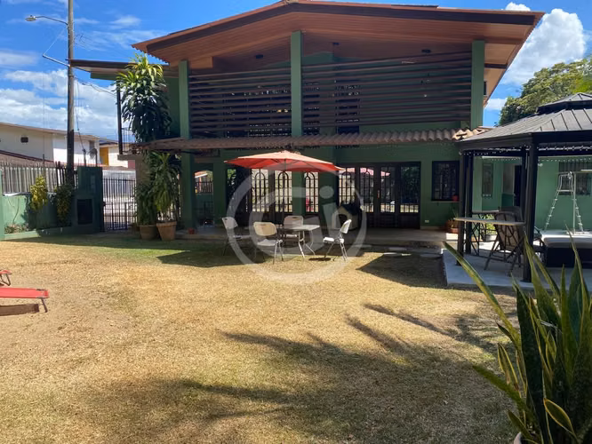 Venta Casa Condado del Rey Amplio Patio Lateral