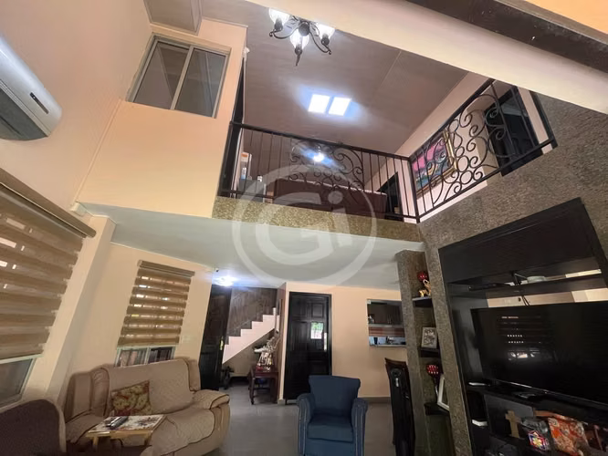 Venta Casa Condado del Rey Amplio Patio Lateral