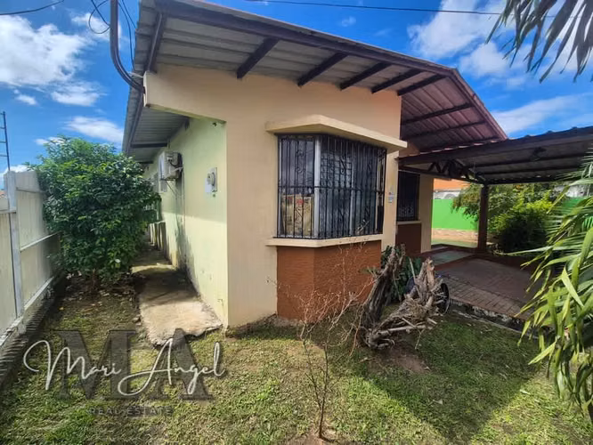 VENTA DE CASA EN VILLA LUCRE