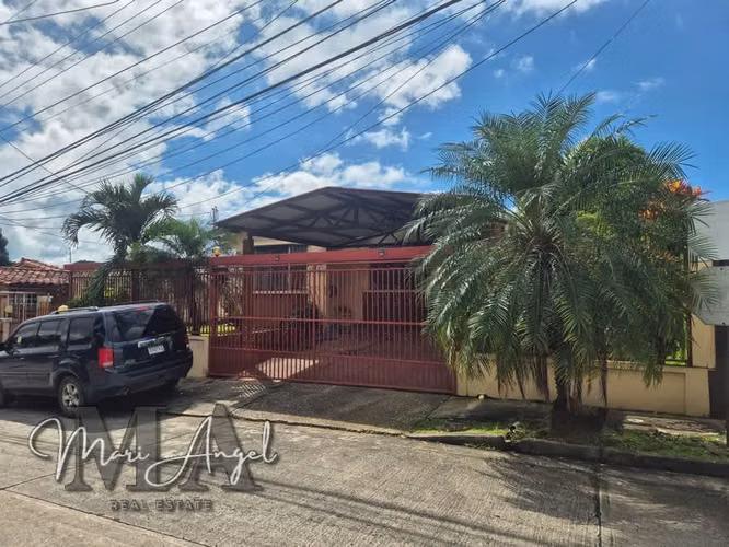 VENTA DE CASA EN VILLA LUCRE