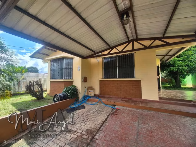 VENTA DE CASA EN VILLA LUCRE