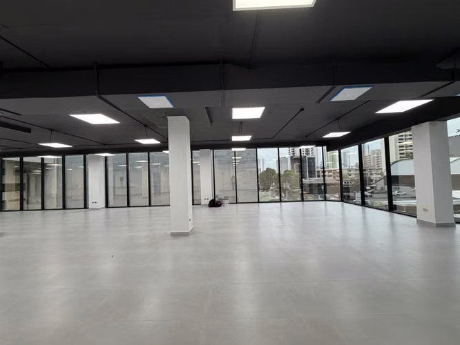 Se alquila oficina corporativa de 282.17 m² recién remodelada – Plaza Obarrio