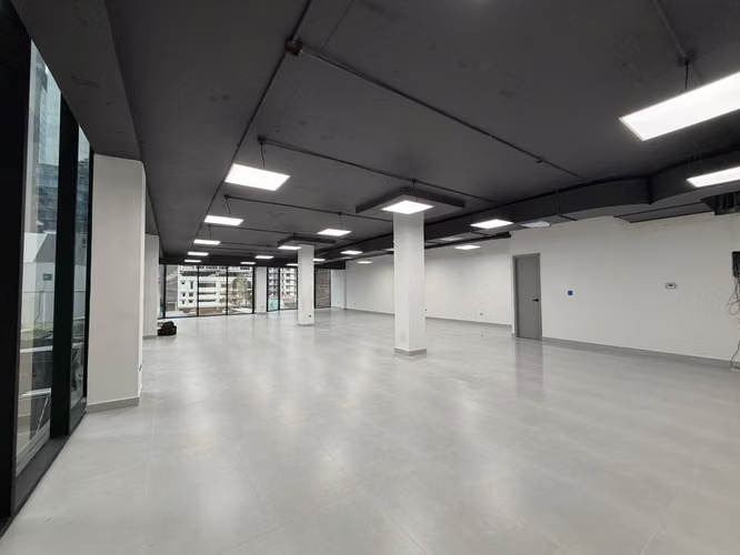Se alquila oficina corporativa de 282.17 m² recién remodelada – Plaza Obarrio