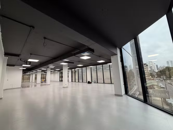 Se alquila oficina corporativa de 282.17 m² recién remodelada – Plaza Obarrio
