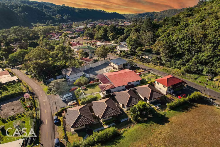 Precio Reducido! Fantástico Y Exitoso Hotel en el Centro De Boquete