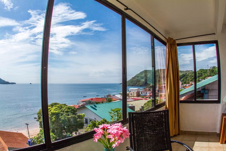 Venta de Casa con Vista Al Mar en Taboga