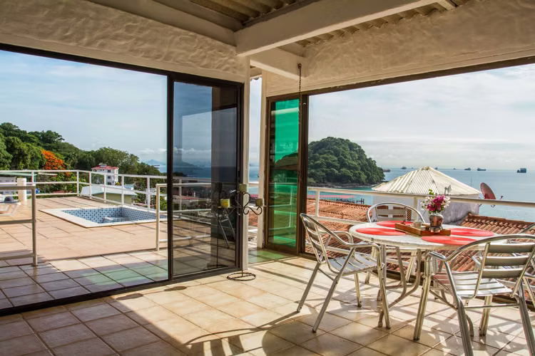 Venta de Casa con Vista Al Mar en Taboga