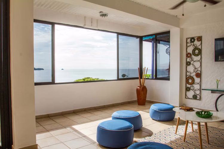 Venta de Casa con Vista Al Mar en Taboga