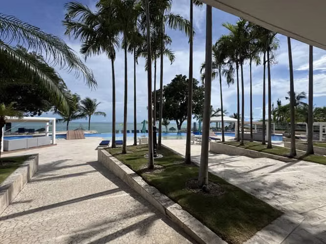 Venta de Apartamento Frente al Mar en Santa Clara con Balcón