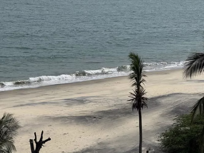 Venta de Apartamento Frente al Mar en Santa Clara con Balcón