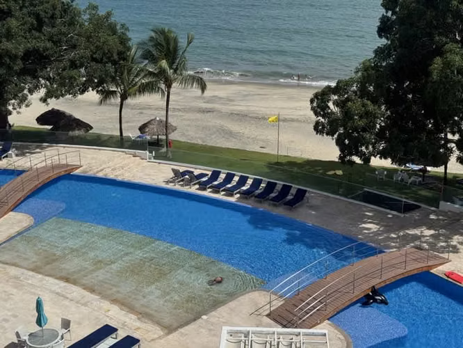 Venta de Apartamento Frente al Mar en Santa Clara con Balcón