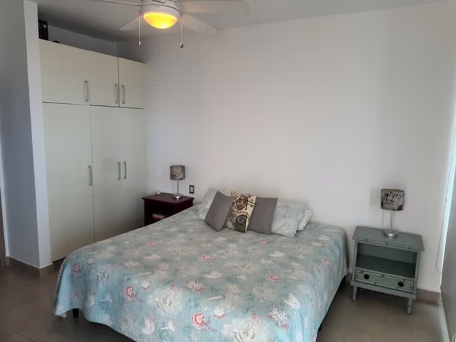 Venta de Apartamento Frente al Mar en Santa Clara con Balcón
