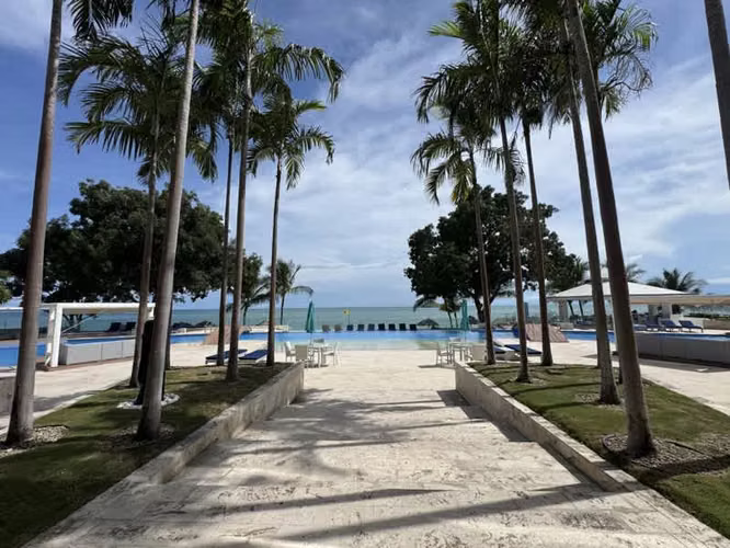 Venta de Apartamento Frente al Mar en Santa Clara con Balcón
